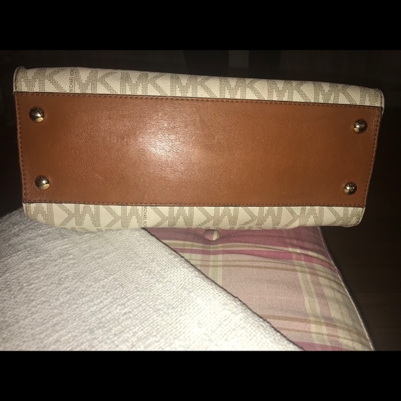 Authentic Michael Kors Hamilton Bag - Picture 3 of 9